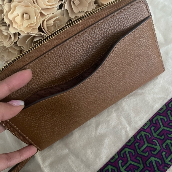 Tory Burch Women's Britten Zip Continental Wallet & cardholder - Picture 8 of 10